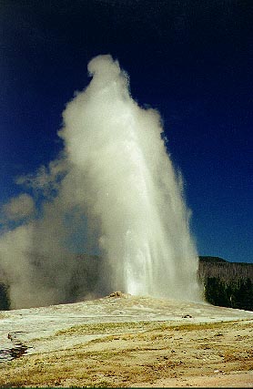 oldfaithful.jpg (31890 bytes)